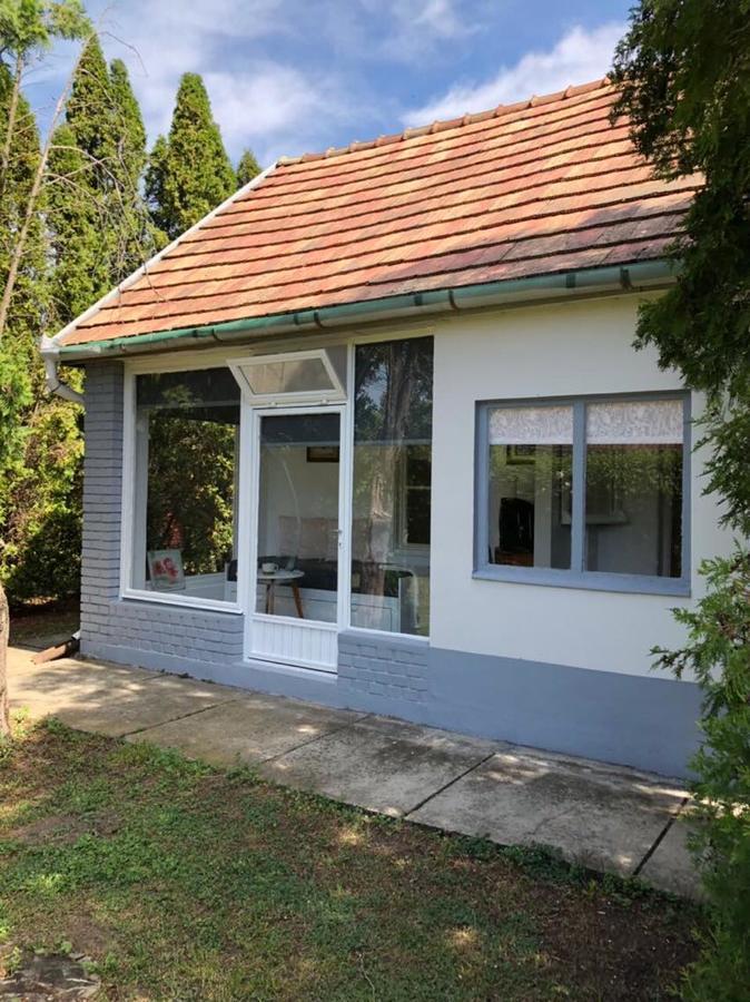 Retro Haz Guest House Balatonszabadi Exterior photo